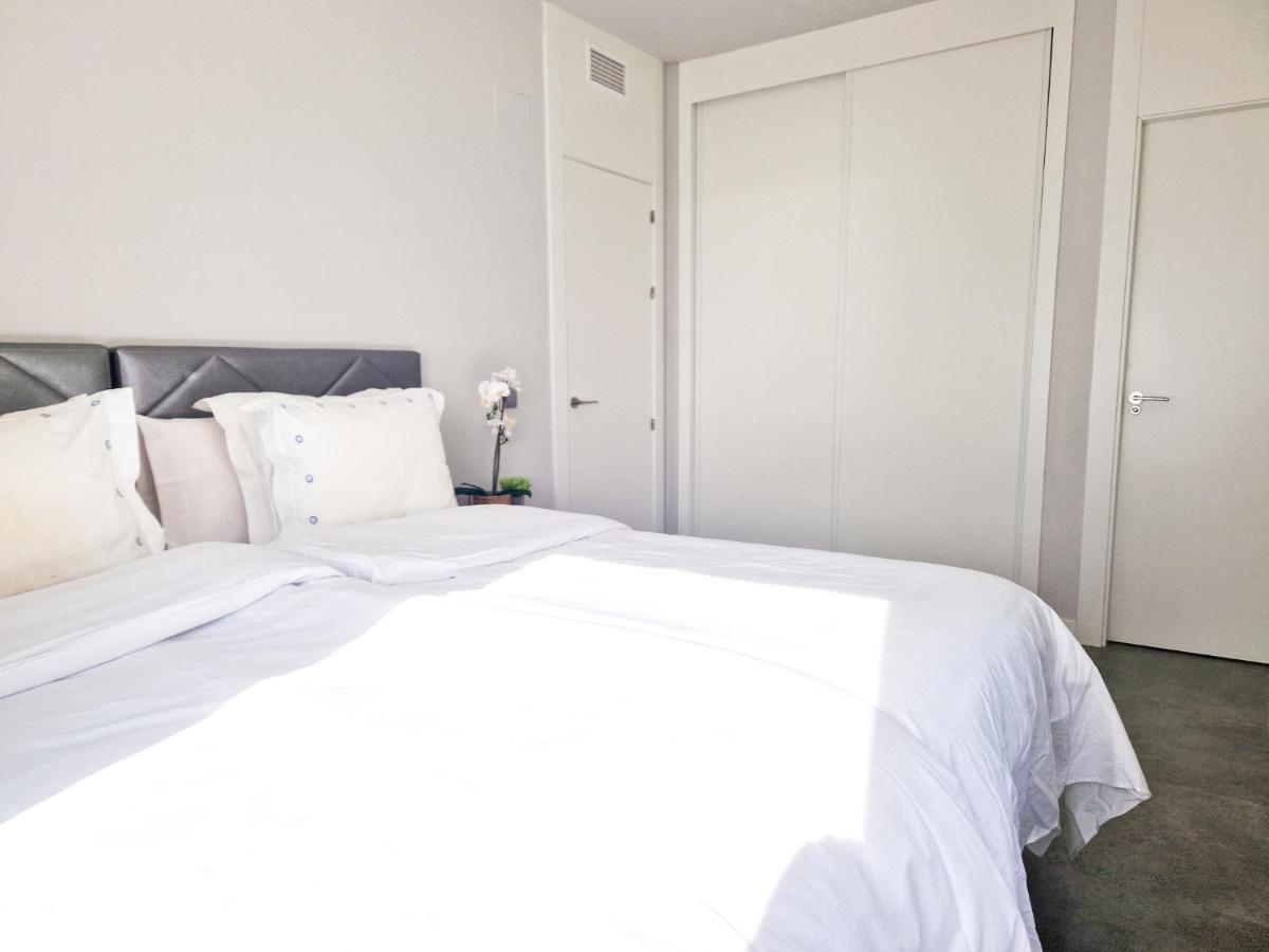 Luxury 2 Bedrooms Apt With Seaview Blue Suite 4104 Манилва Екстериор снимка
